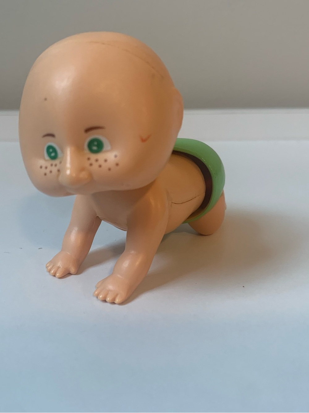Vintage 1983 Tomy Cabbage Patch Kids Wind-Up Crawling Baby toy